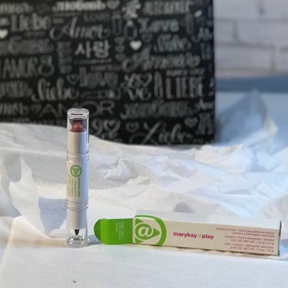 ⭐️RARE⭐️NIB MARY KAY AT PLAY SHADOW AND LINER COMBO IN SHADE REBEL ROSE - Picture 2 of 5